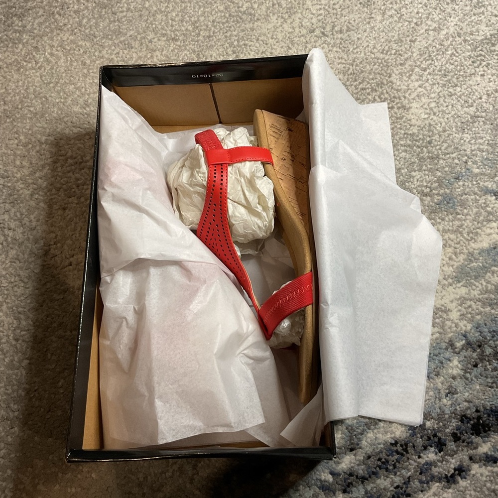 Alfani Step 'N Flex Vacanzaa 2 Tomato Red Perf Wedge Sandals - Size 9 - Picture 11 of 13